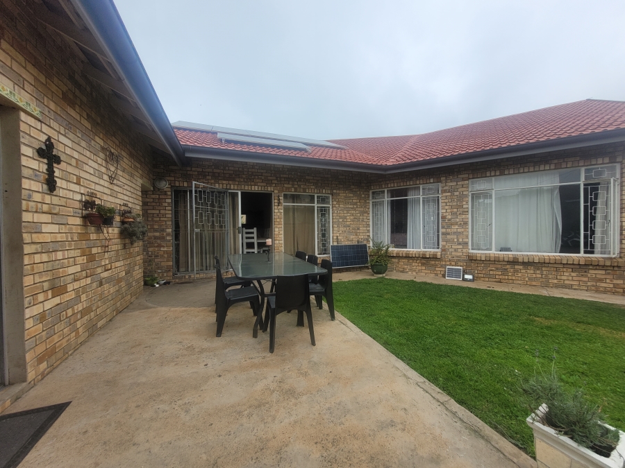 To Let 3 Bedroom Property for Rent in Aston Bay Eastern Cape